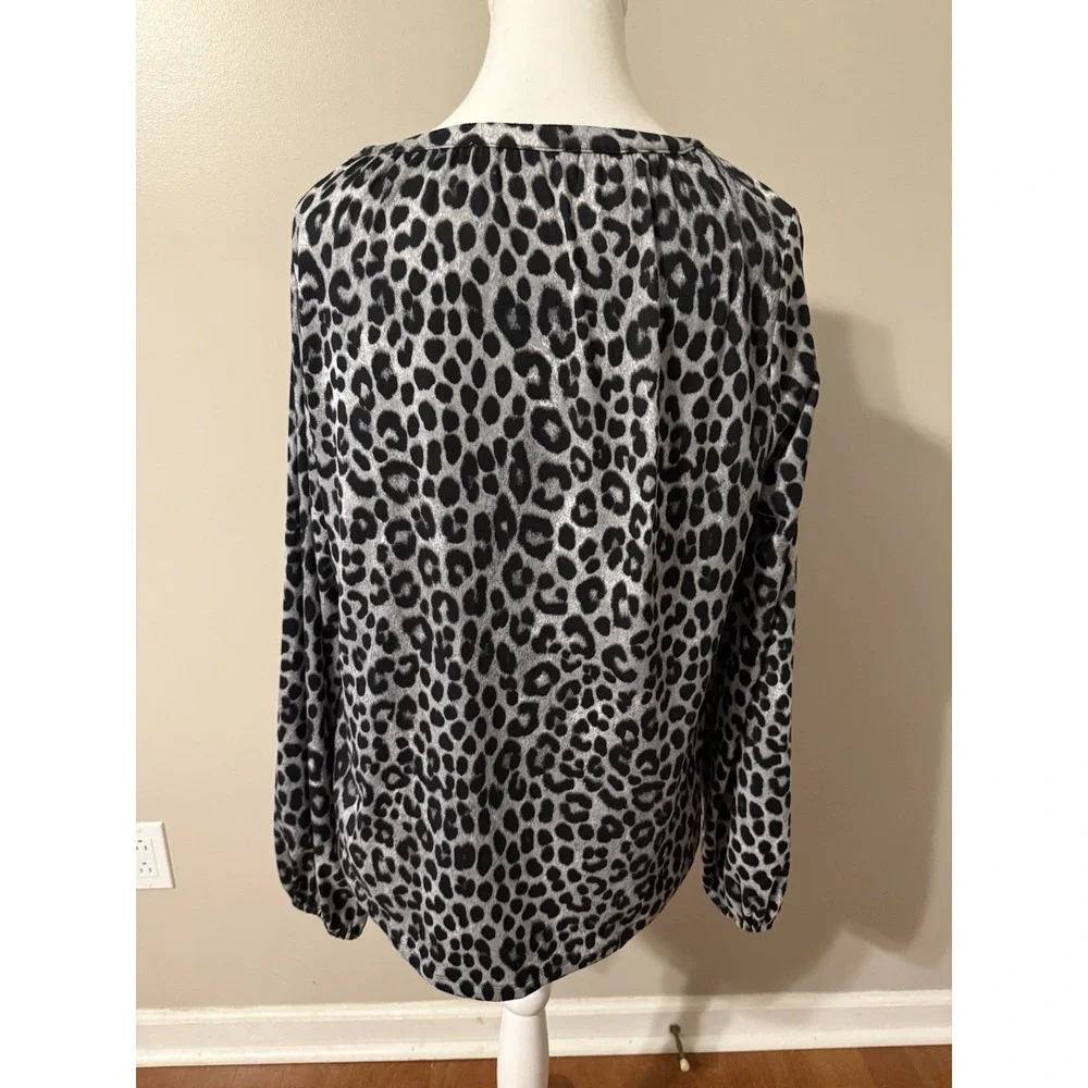 Michael Kors Women's Animal Print Long Sleeve Blouse V-Neck Silver Detail Sz M